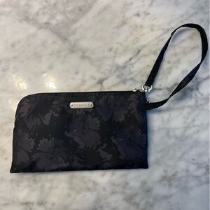 Baggallini Floral Black Wristlet